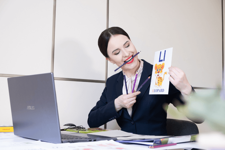 CURS DE DICȚIE ȘI DISCURS PUBLIC PENTRU ADULȚI ONLINE