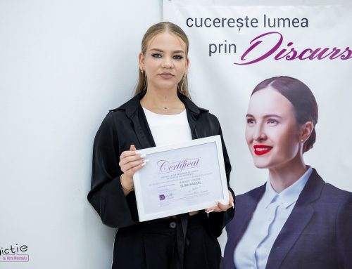 „A vorbi în public este o artă pe care o poți învăța” – experiența Elinei Pascal la cursul de dicție și discurs public