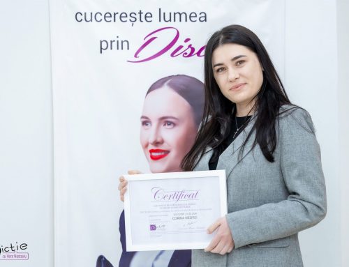 Corine Negrei: Recomand acest curs tuturor celor care își doresc mai multă încredere în timpul discursurilor și care vor să-și îndrăgească vocea.